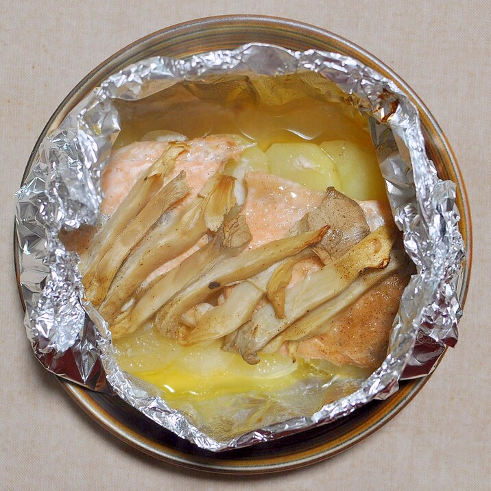 サーモンあらとじゃがいもとエリンギのホイル焼き レシピ 作り方 By Taka5chan 楽天レシピ サーモンあらとじゃがいもとエリンギのホイル焼き レシピ 作り方 By Taka5chan 楽天レシピ